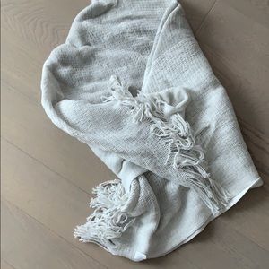 Light grey blanket scarf
